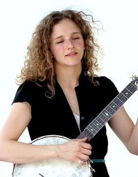 A photo of banjoist Abigail Washburn