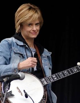 A photo of female banjoist Alison Brown