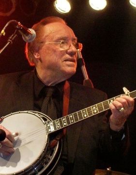 Picture of Earl Scruggs while playing the banjo