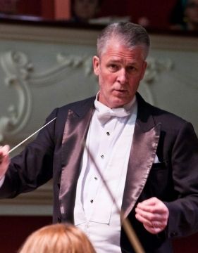 Photo of tuba player and conductor Walter Hilgers on stage