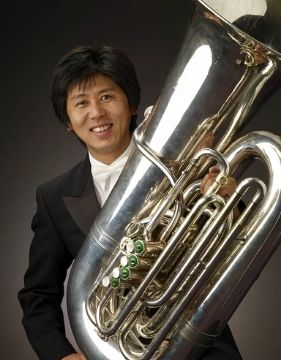 A picture of famous tuba player Yasuhito Sugiyama holding his tuba