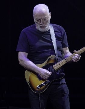 Guitar player David Gilmour playing his guitar