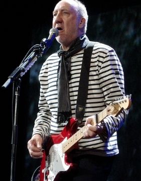 one of the best guitarists of all time, Pete Townshend singing and playing his guitar
