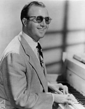 Photo of blind pianist George Shearing