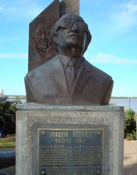 A head bust sculpture of Joaquin Rodrigo