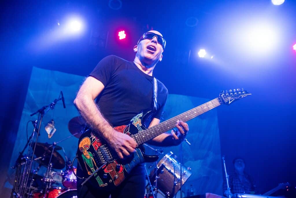 Joe Satriani Rocks Up Concert In Shanghai