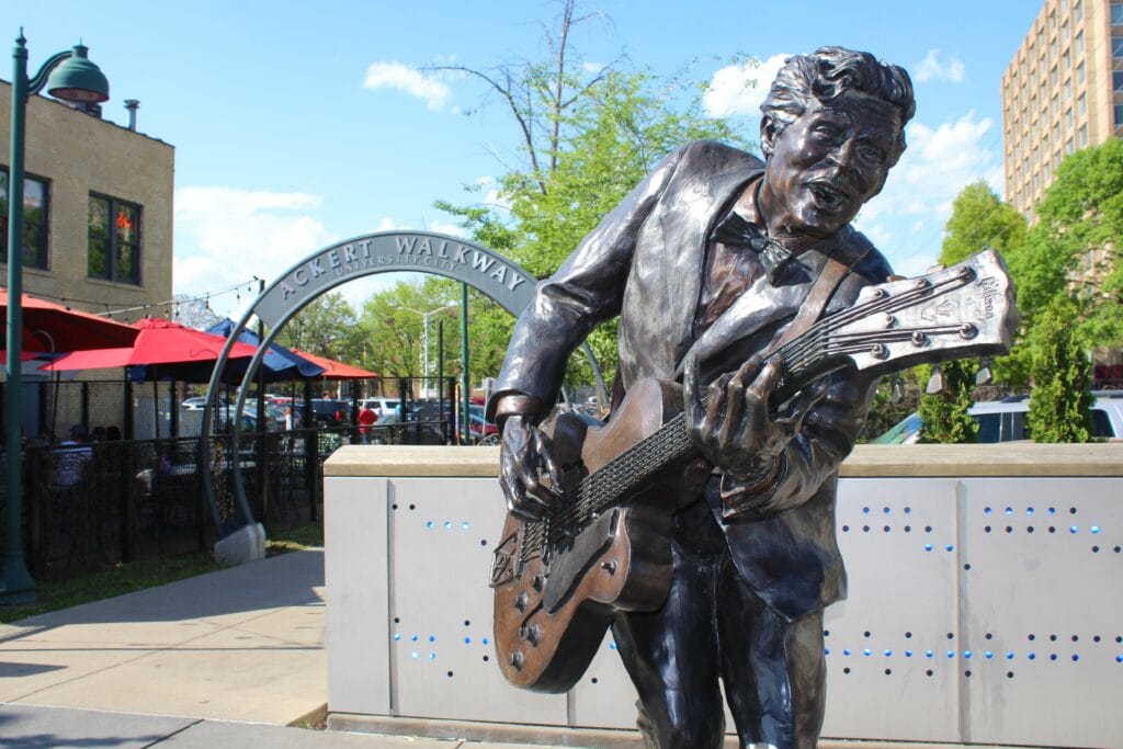St,louis,missouri, ,may,2018:,chuck,berry,statue,in