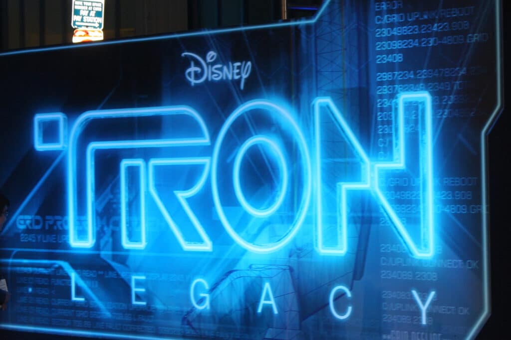Los Angeles Dec 11: Atmosphere Arrives At The "tron: