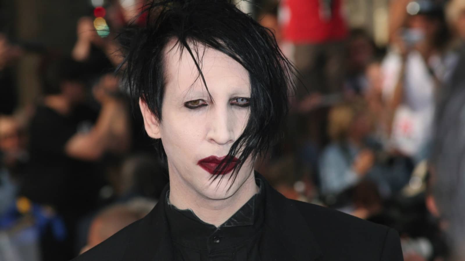 CANNES, FRANCE - MAY 20: Musician Marilyn Manson attends the 'Selon Charlie' premiere at the Palais des Festivals during the 59th International Cannes Film Festival May 20, 2006 in Cannes, France.