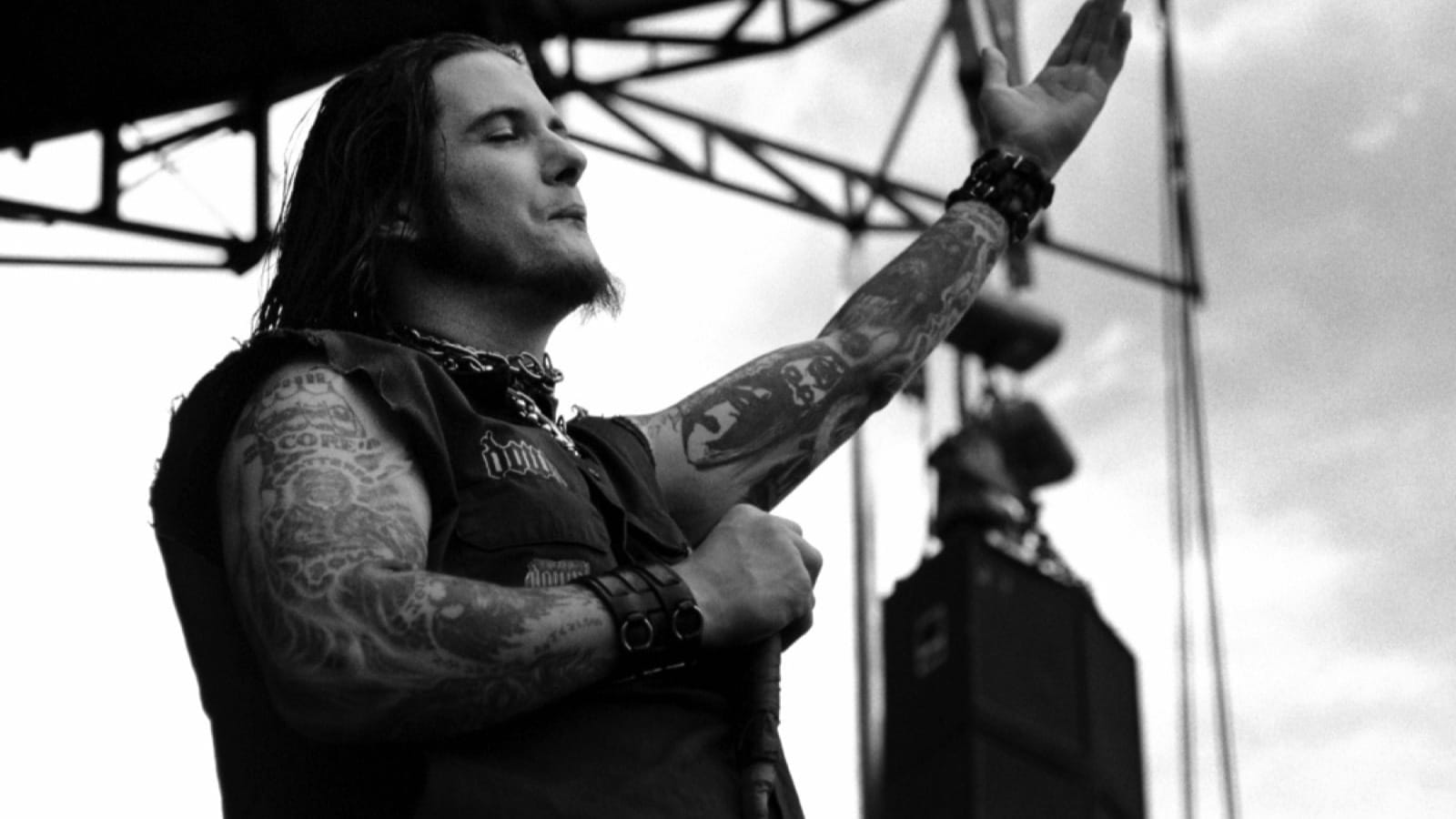 DENVER AUGUST 22:Vocalist Phil Anselmo of the Heavy Metal band Down performs in concert August 22, 2002 at the Pepsi Center in Denver, CO.